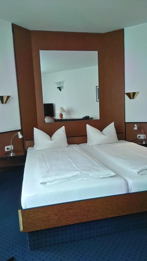 Hotel Loewensteiner Hof Haus Am Neuplatz Вертгейм Экстерьер фото